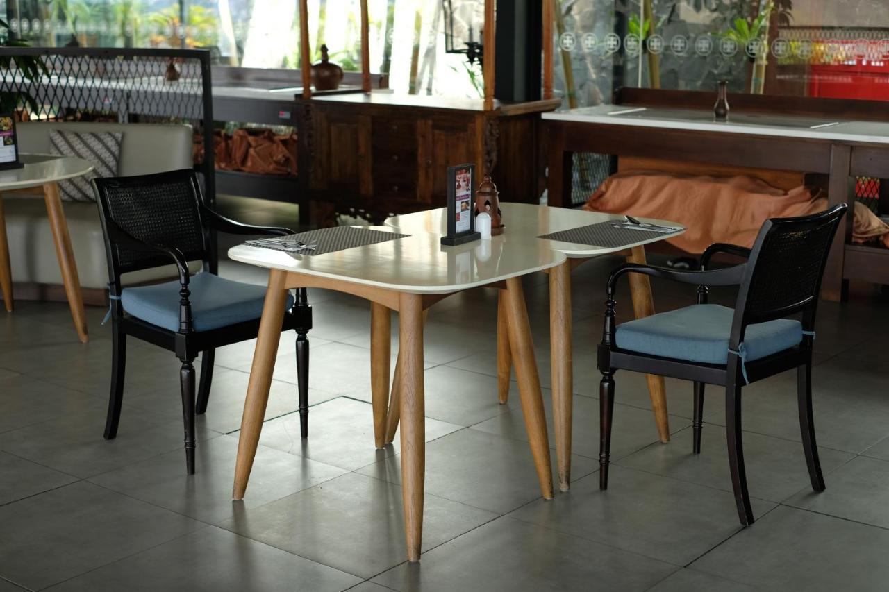 Swiss-Belinn Saripetojo Solo Luaran gambar